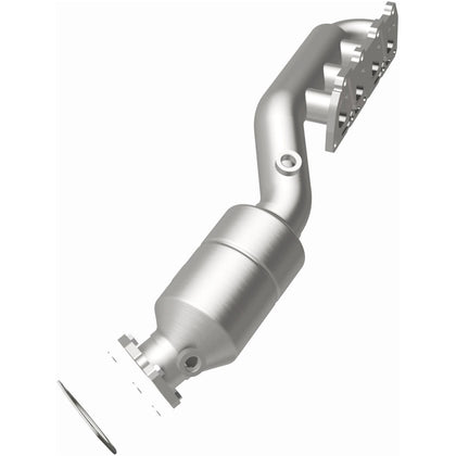 MagnaFlow 2002-2004 Volkswagen Passat 4.0L California Grade CARB Compliant Direct-Fit Manifold Catalytic Converter 452799